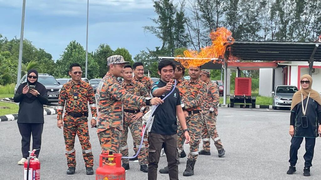 BBP Lutong, Petronas SWO4 Boost Fire Safety Skills for Petrol Station Staff 2 BBP Lutong, Petronas SWO4 Boost Fire Safety Skills for Petrol Station Staff