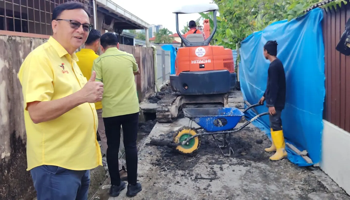 Batu Kitang Leaders Inspect Ongoing Upgrading Projects to Enhance Community
