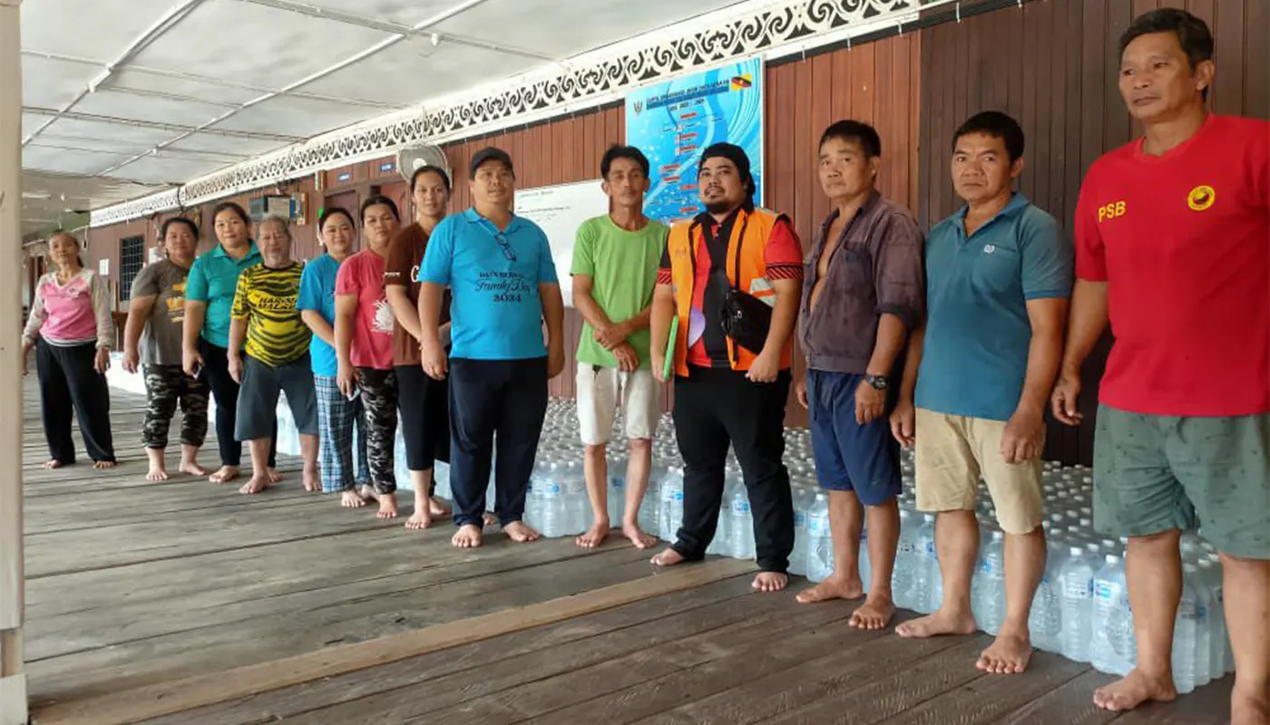 Drinking Water Aid Delivered to Drought-Stricken Kampung Data Bera’an