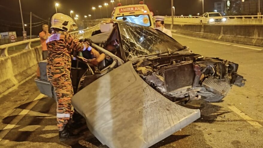 Driver Injured in Car Crash on Jalan Airport Flyover in Miri