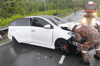 Driver Survives Solo Crash on Jalan Song-Kapit