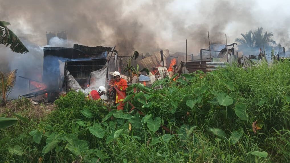 Eight Workers’ Houses Destroyed in Kampung Bedangan Hulu Fire