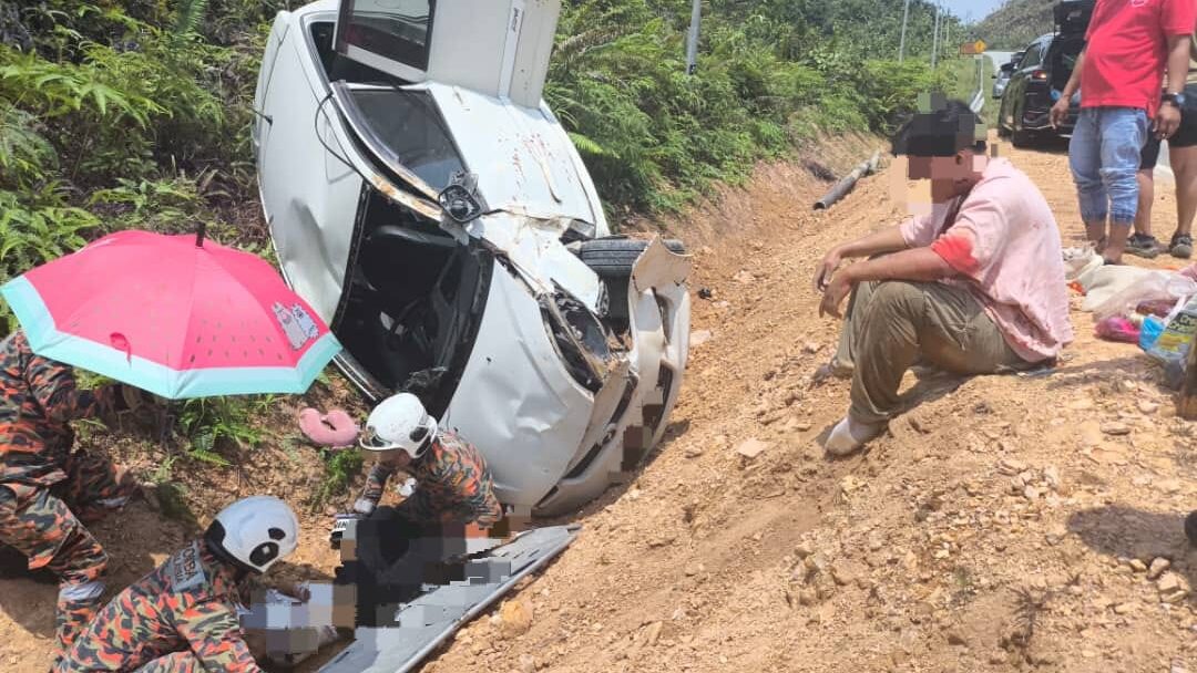 Four Injured in Head-On Collision on Jalan Song