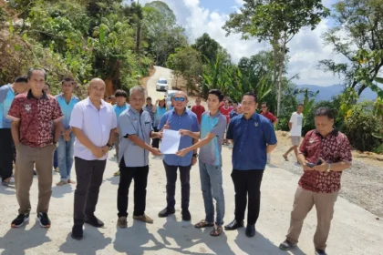 Gerald Rentap Jabu Hands Over Completed Rural Projects to Rumah Panjang Engkalat Residents