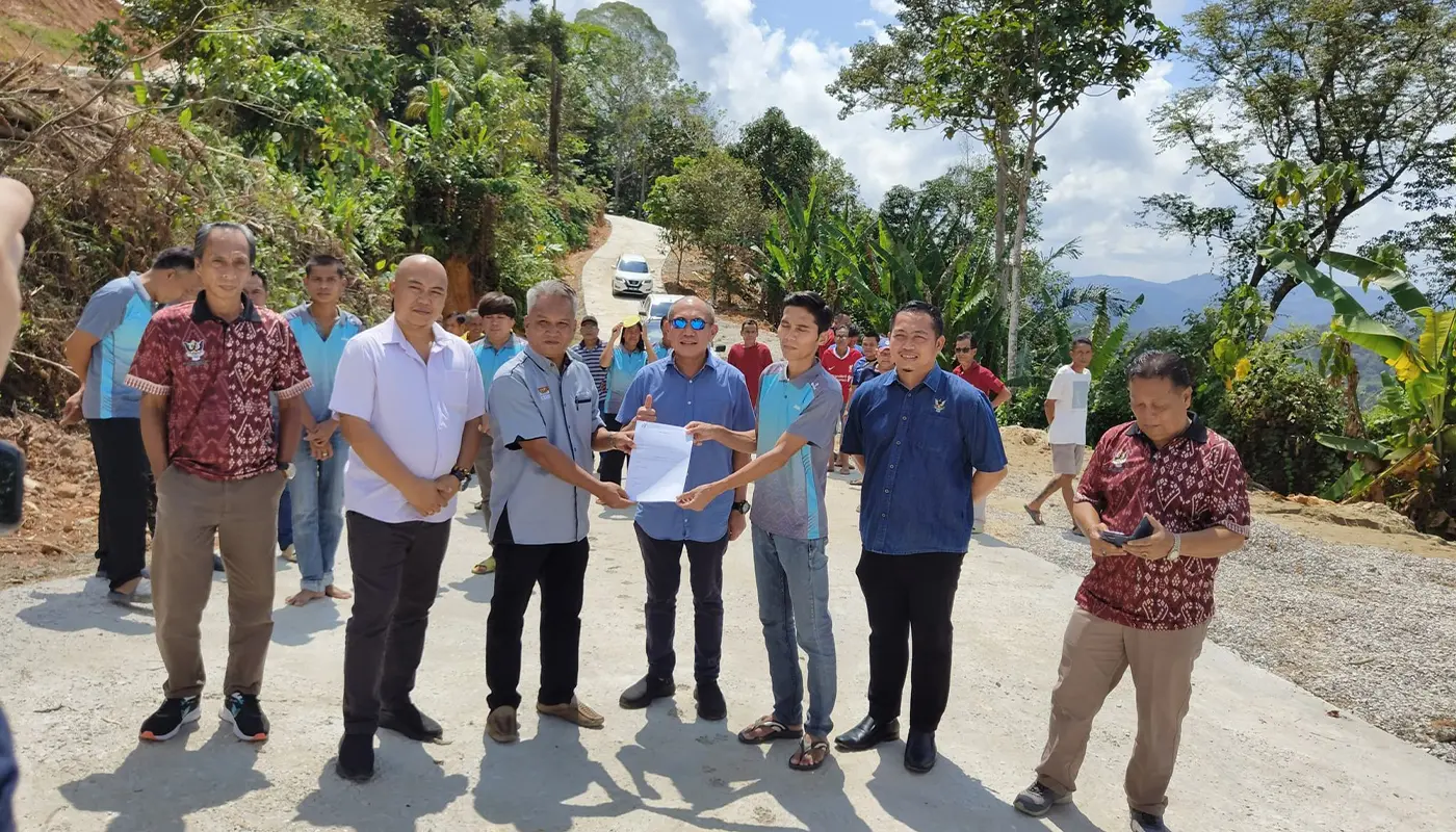 Gerald Rentap Jabu Hands Over Completed Rural Projects to Rumah Panjang Engkalat Residents