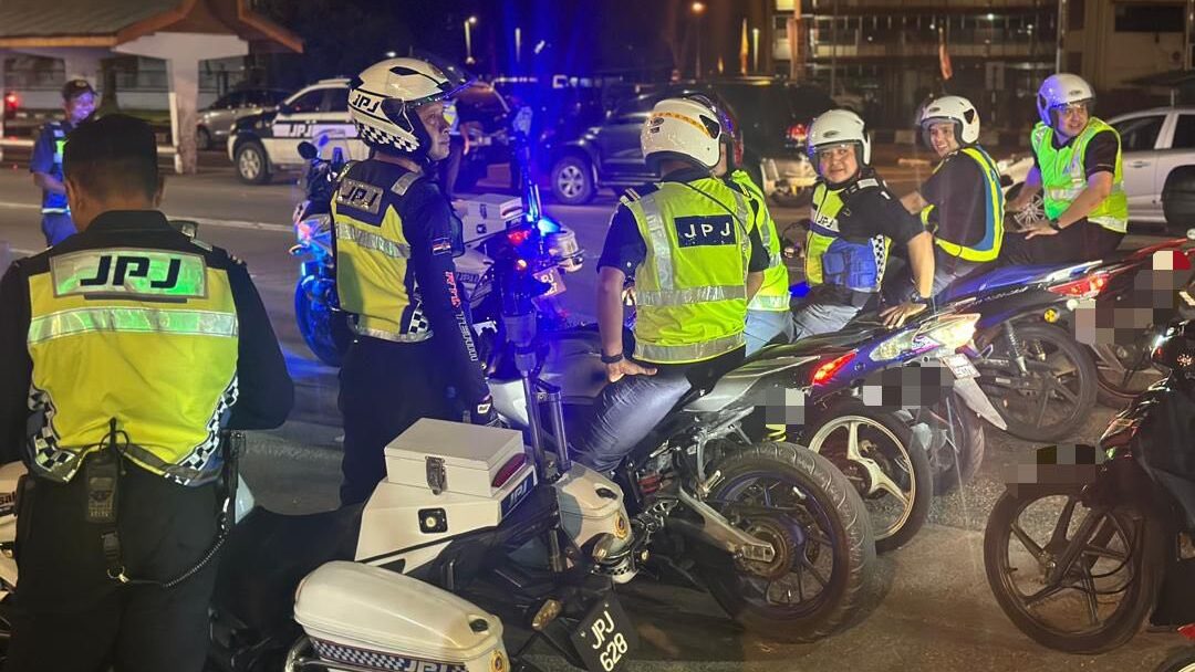 JPJ Miri Seizes 19 Vehicles in Luxury Car Ops, Including Lexus