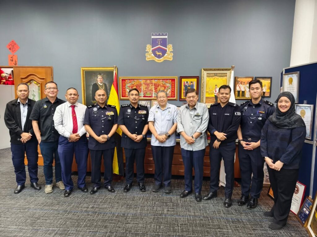 Kuching South Mayor and Police Chief Boost Cooperation Against Crime and Public Safety Issues 2 Kuching South Mayor and Police Chief Boost Cooperation Against Crime and Public Safety Issues