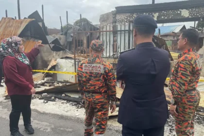 Lingga ADUN Offers One-Year Rental Aid to Fire Victims in Kampung Tengah