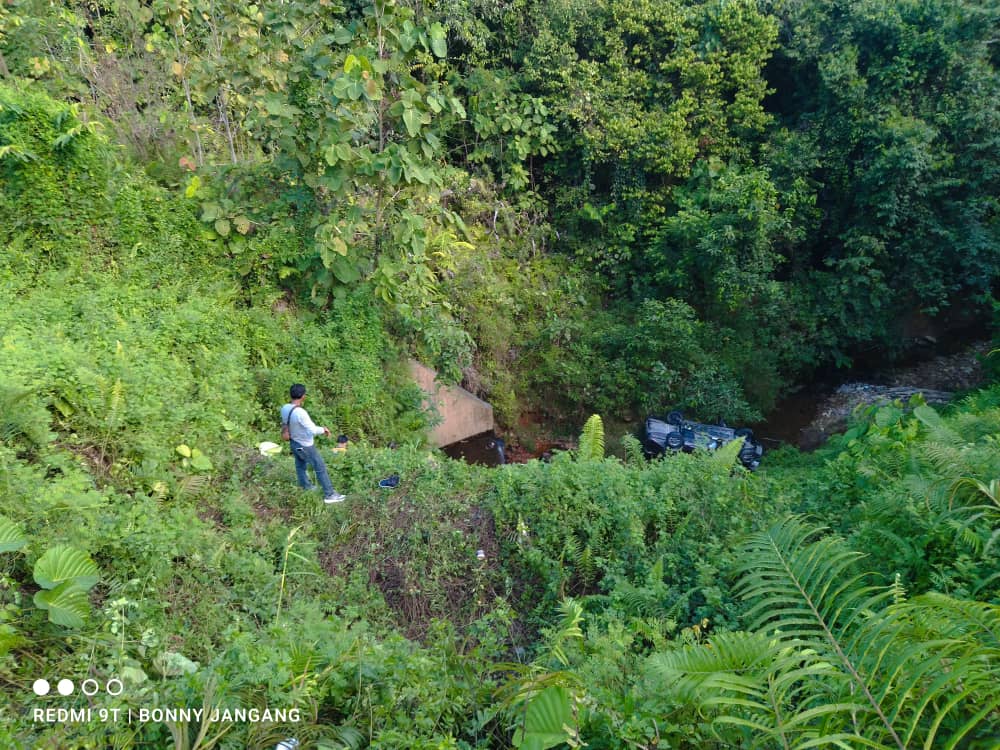 Missing Man in Kapit Found Dead After Car Plunges Into Ravine 2 Missing Man in Kapit Found Dead After Car Plunges Into Ravine