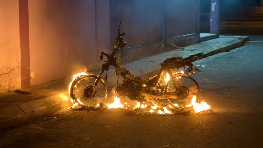 Motorcycle Burnt to Ashes in Bintangor Early Morning Fire