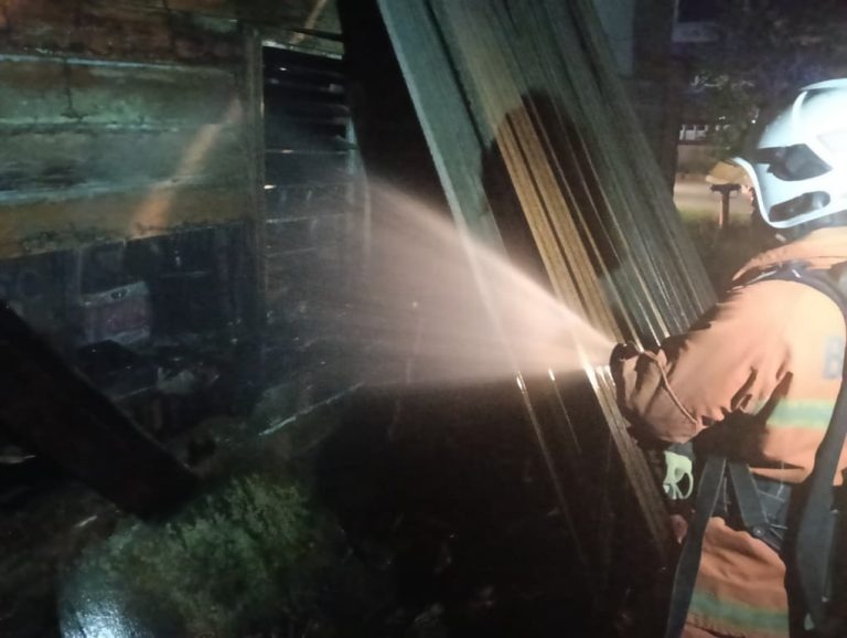 Open Burning Sparks Late-Night Fire Scare at Limbang Home