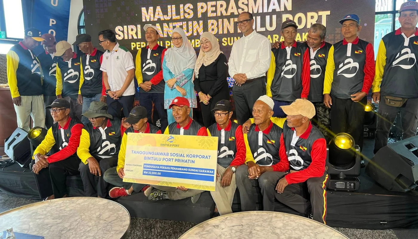 Poetry-Adorned Boats Float Sarawak River in Cultural Initiative