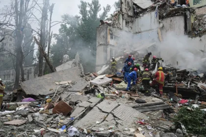 Russia Kills 18 in Drone‑Missile Strikes on Kyiv: Officials