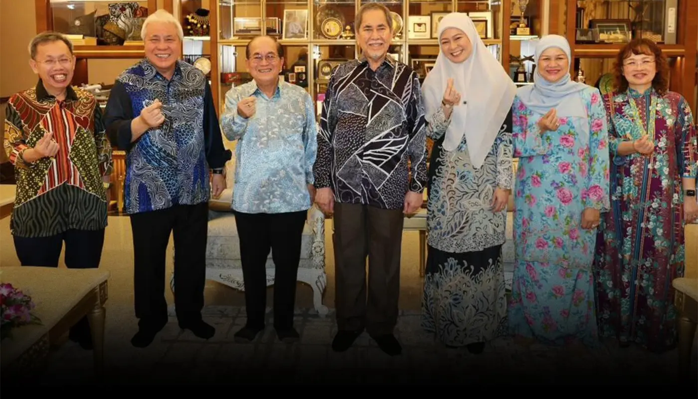 Sarawak Governor Hosts Dinner with Deputy Premiers to Discuss State Development