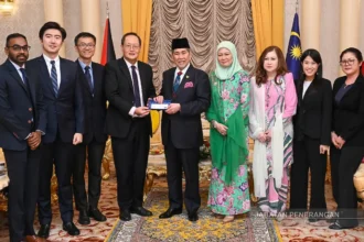 Sarawak Governor Hosts Singapore Minister for Manpower at Astana Negeri
