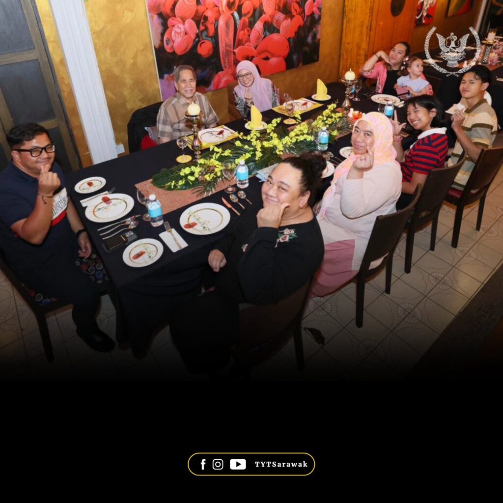 Sarawak State Head Enjoys Family Dinner at Kuching’s Tai Tai Restaurant 2 Sarawak State Head Enjoys Family Dinner at Kuching’s Tai Tai Restaurant