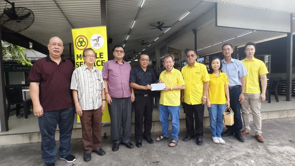 Service2U Mobile Helpdesk Brings Community Closer in Sarawak 2 Service2U Mobile Helpdesk Brings Community Closer in Sarawak