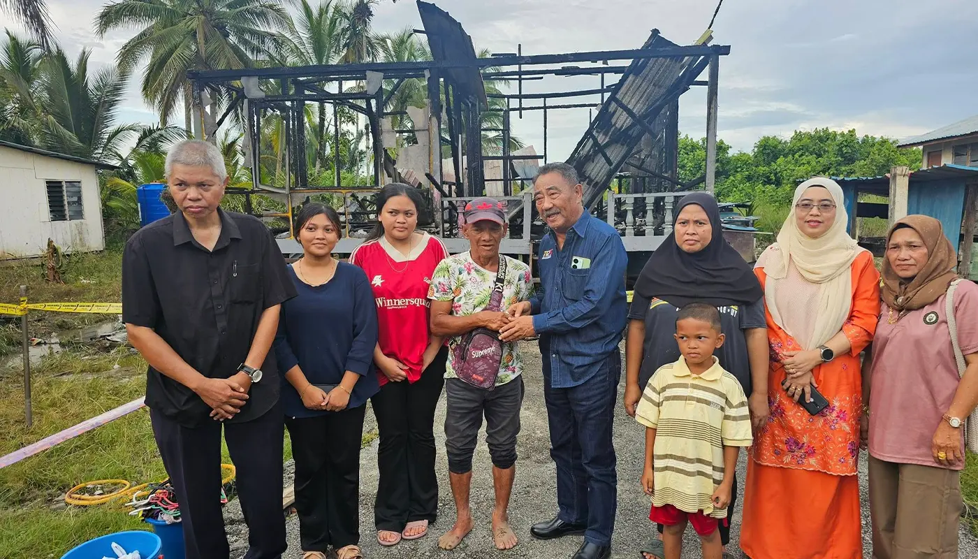 Simunjan Assemblyman Assists Kampung Sageng Hilir Fire Victims