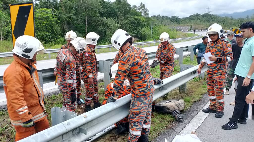 Two Killed, Six Hurt in Crash at Bukit Sabal Tapang on Pan Borneo Highway