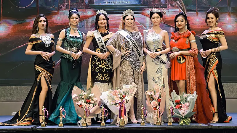 Chanel Eve Lee Crowned Miss Cultural International Sarawak 2025 3 Group Photo of Finalists of Crowned Miss Cultural International Sarawak 2025