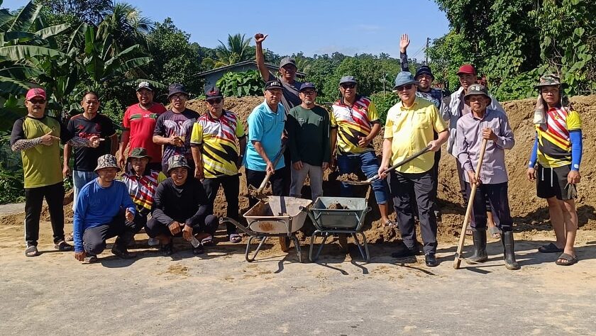 Kampung Paya Mebi Residents Unite for Gotong-Royong to Repair Football Field