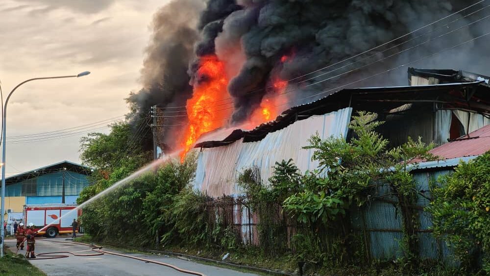 Massive Fire Destroys Warehouse at Bintawa Industrial Estate