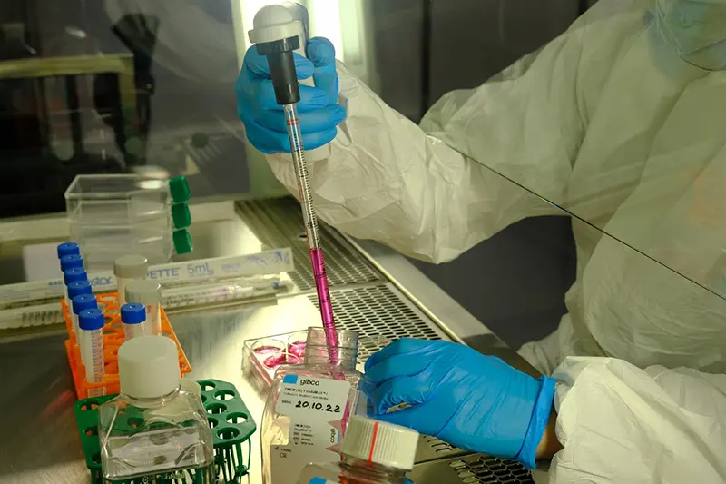 Russia's Cancer Vaccine Ready for Public Use 2 Personalised mRNA vaccines