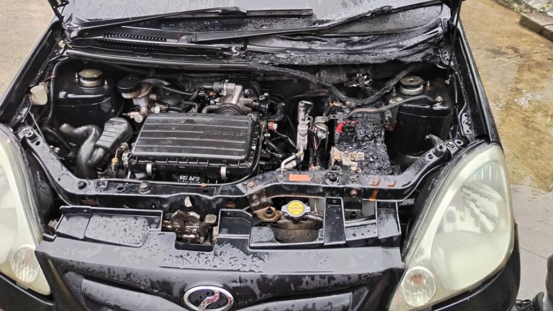 Quick-Thinking Car Owner Stops Battery Fire on Jalan Tabuan
