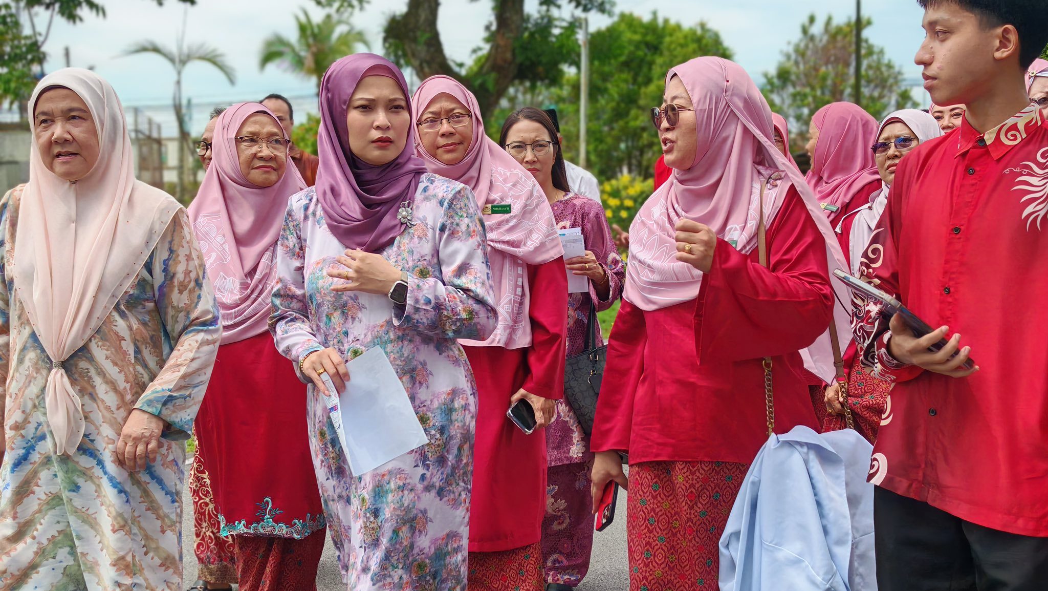 Sarawak Orchid Society Patron’s Visit Strengthens MRSM Kuching JIVOM Project