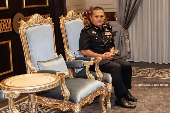 Sarawak Police Commissioner Pays Farewell Visit to Premier Before Retirement