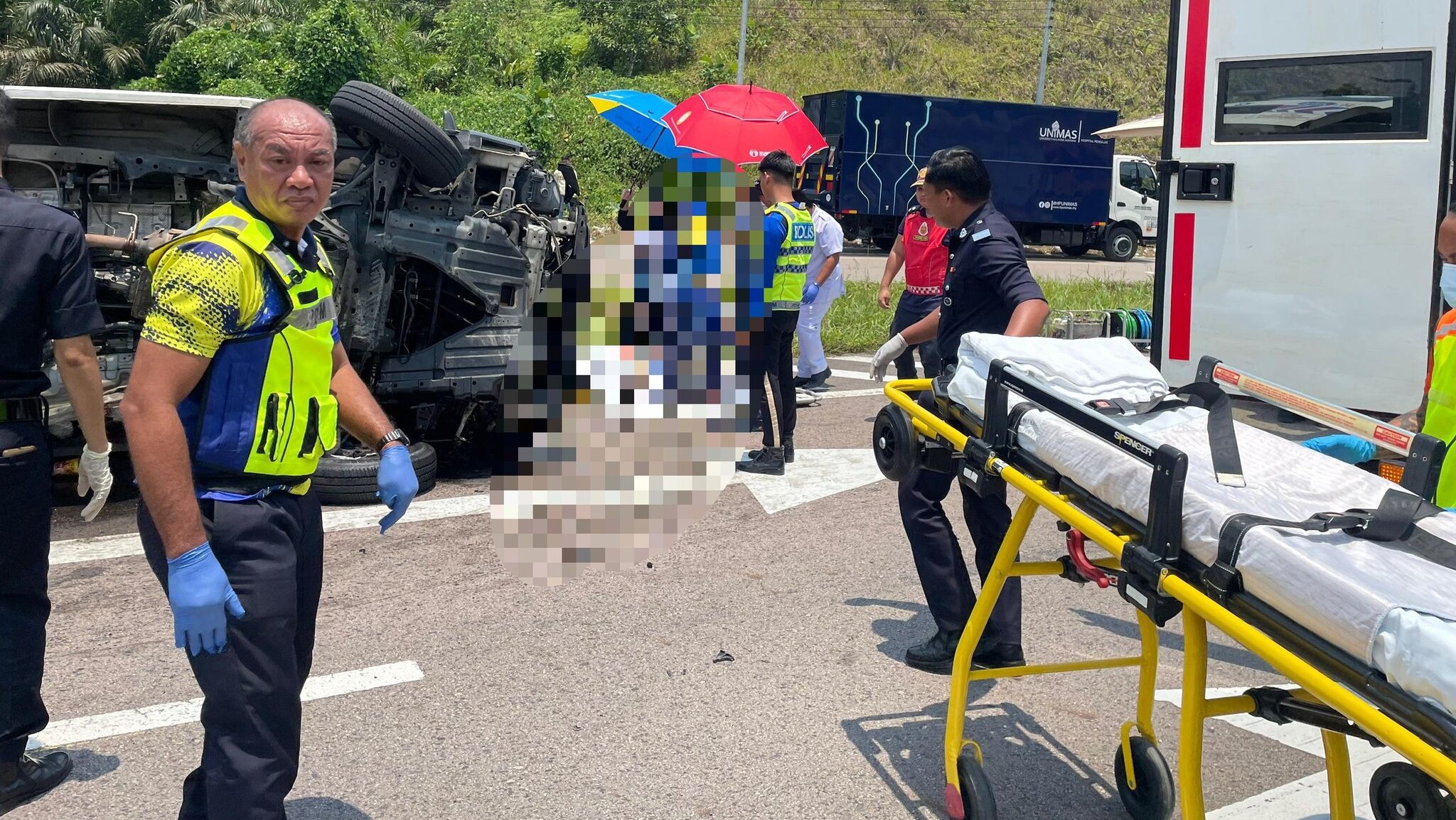 Two Dead, 11 Injured in Skrang P-Turn Crash Involving Land Cruiser and Van