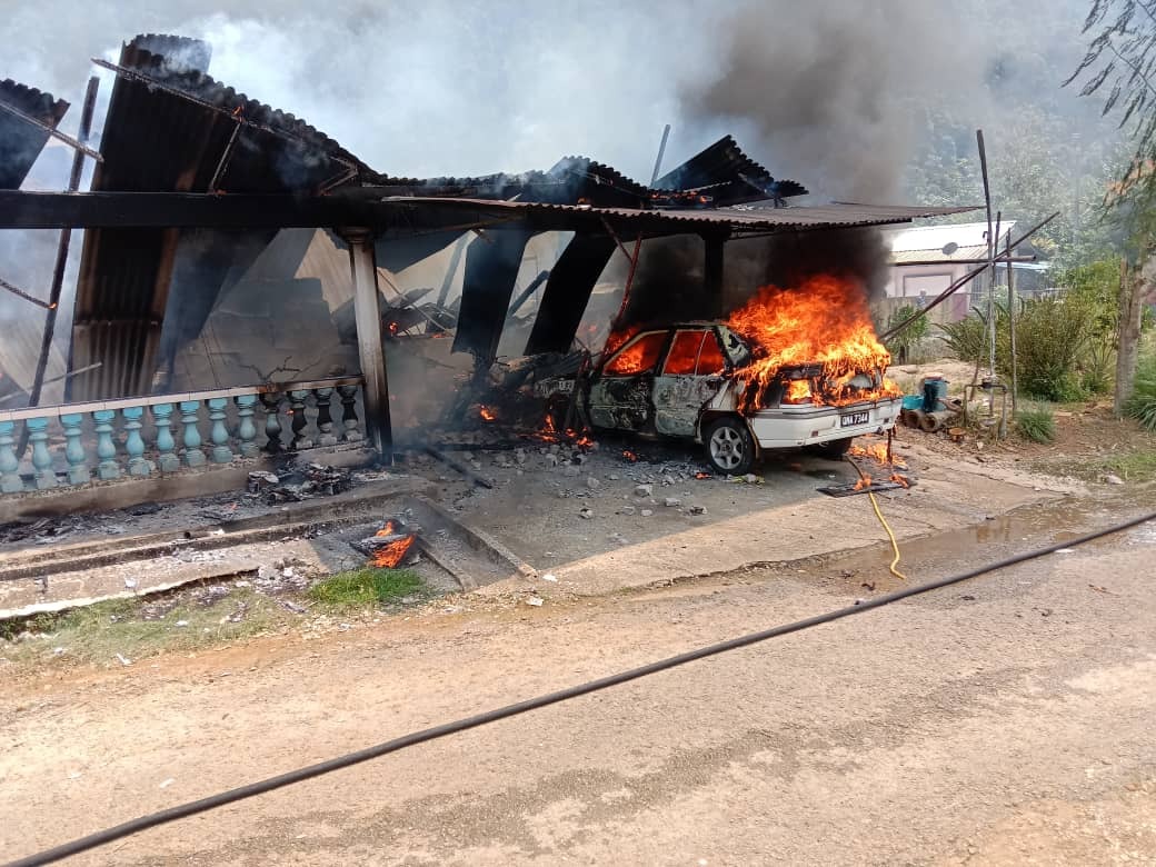 Fire Destroys House, Motorcycles, and Car in Serian 1 Fire Destroys House, Motorcycles, and Car in Serian