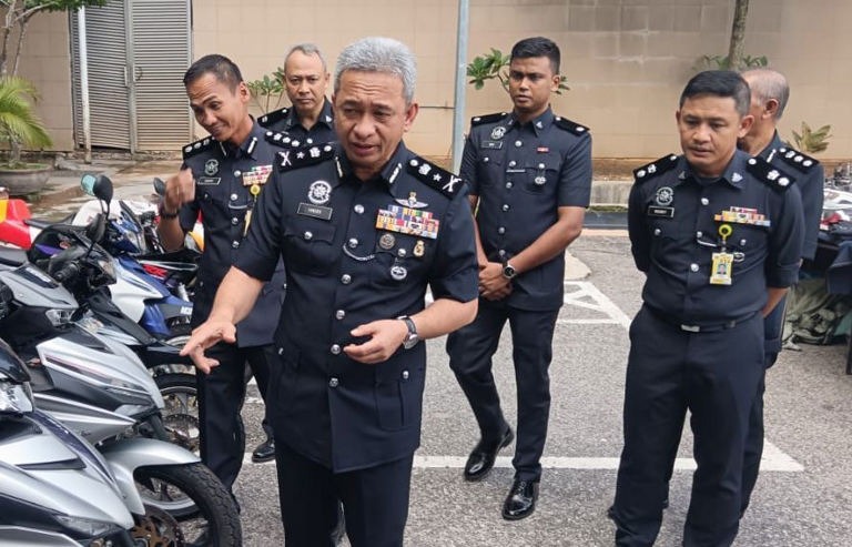 Gang of Eight Involved in Snatch Thefts, Robberies, and Motorcycle Thefts Apprehended 1 Gang of Eight Involved in Snatch Thefts, Robberies, and Motorcycle Thefts Apprehended