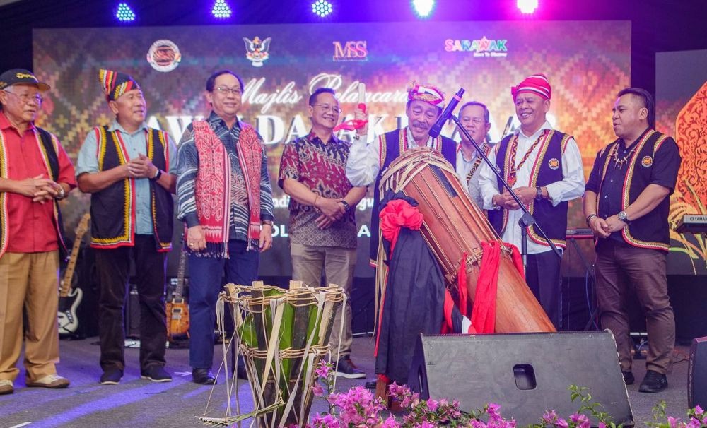 Gawai Dayak Bazaar Boosts Local Residents' Economy: Uggah 1 Gawai Dayak Bazaar Boosts Local Residents' Economy Uggah