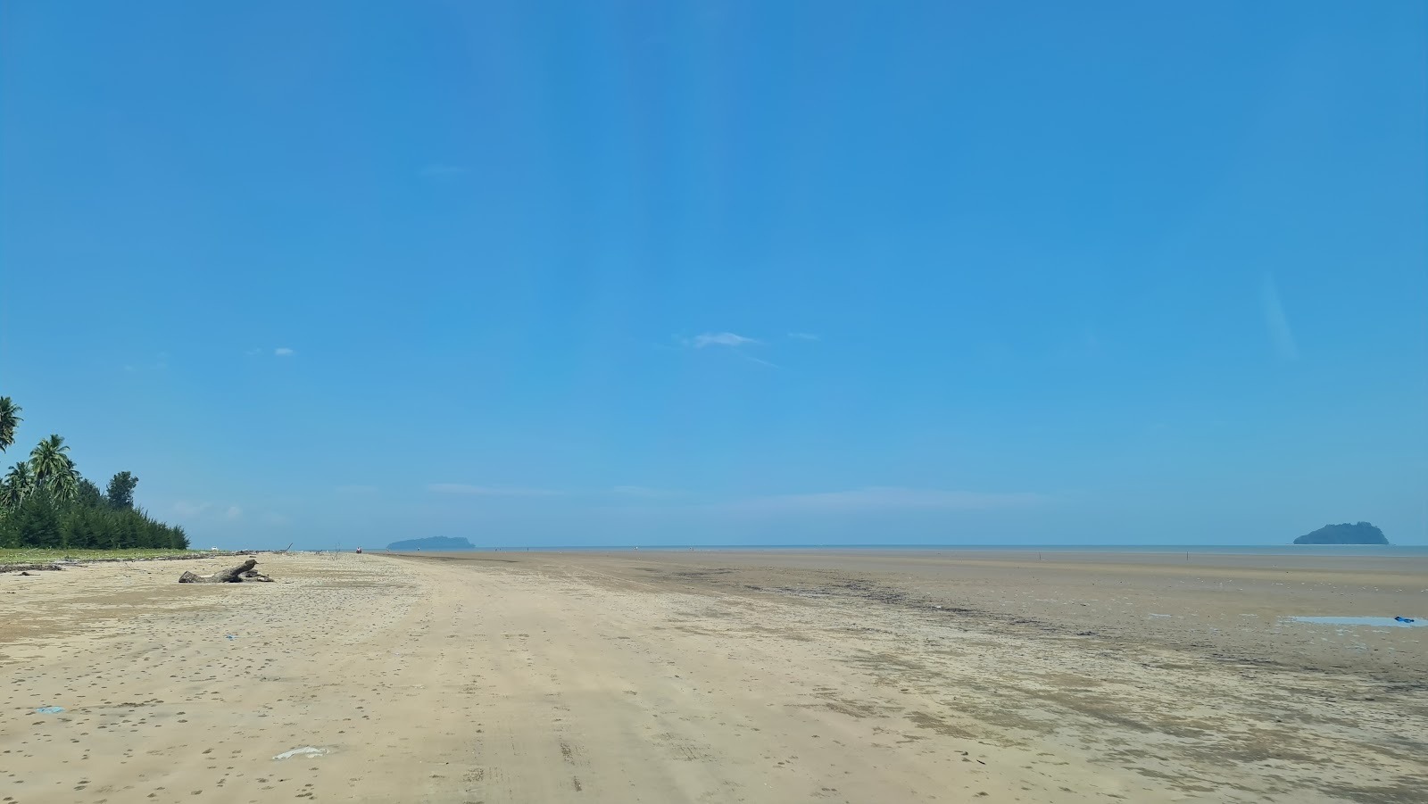 Unveiling the Beauty of Trombol Beach: Malaysia's Hidden Gem 1 Unveiling the Beauty of Trombol Beach Malaysia's Hidden Gem