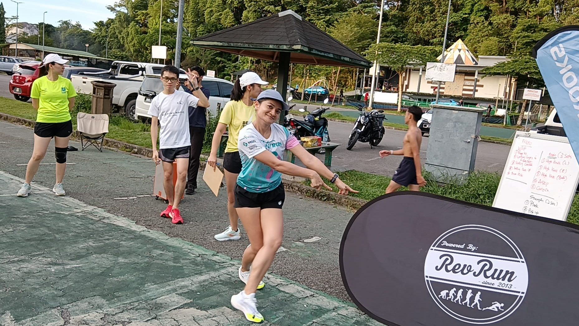 Brooks Running Drills Kuching: Running Smart, Running Strong! Let's Run Together! 1 Brooks Running Drills Kuching Running Smart, Running Strong! Let's Run Together!