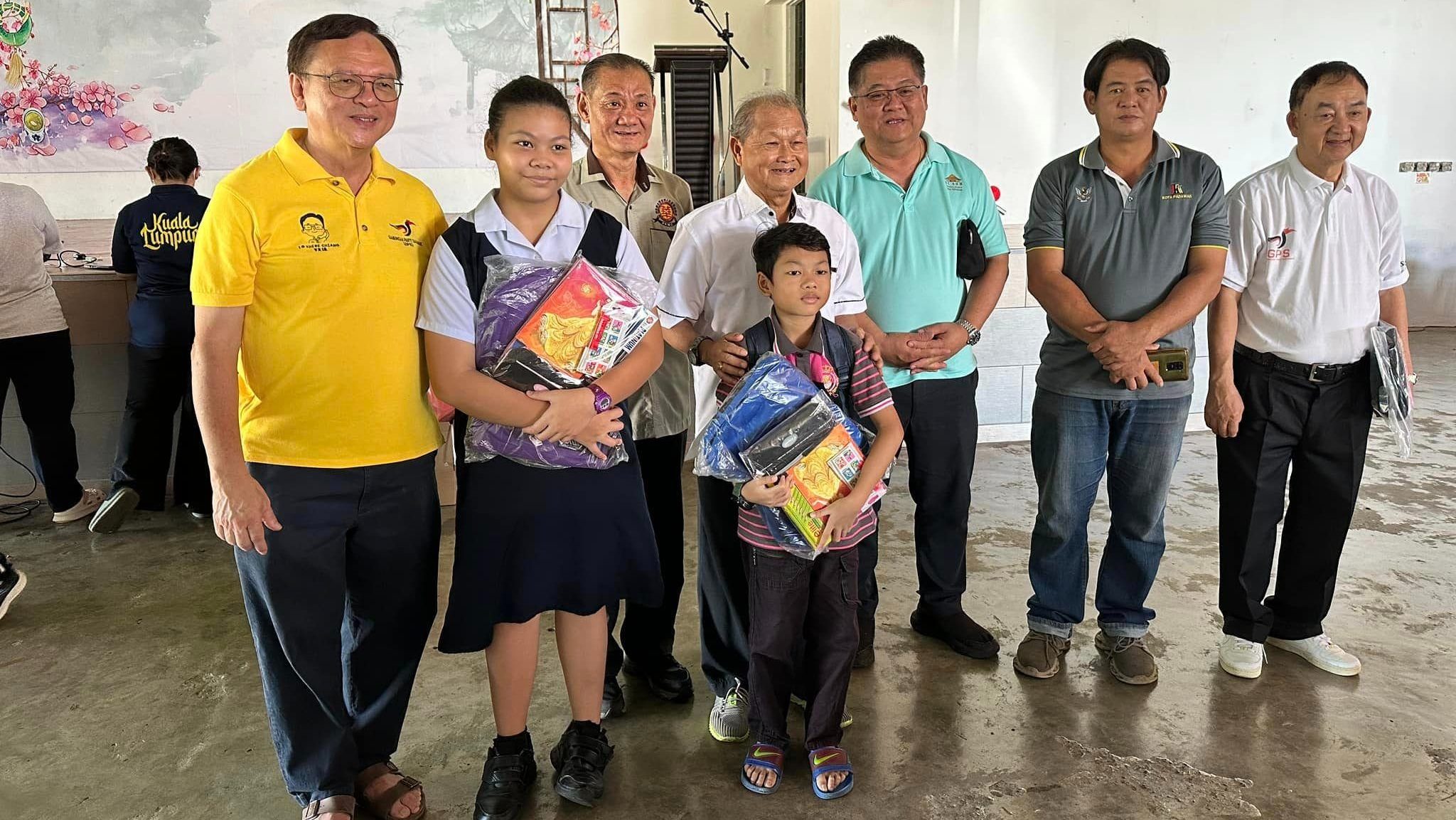 Empowering Education: Radicore Holding SDN BHD Donates School Supplies to 50 Students in Batu Kitang 1 Empowering Education Radicore Holding SDN BHD Donates School Supplies to 50 Students in Batu Kitang