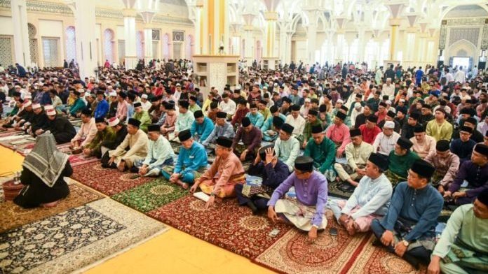 Governor and Premier Join 5,000 Muslims for Aidiladha Prayers in Sarawak 1 Governor and Premier Join 5,000 Muslims for Aidiladha Prayers in Sarawak