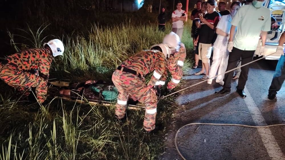 Motorcycle Accident in Padawan: Local Motorcyclist Injured in Early Morning Accident on Jalan Kuching-Serian 1 Local Motorcyclist Injured in Early Morning Accident on Jalan Kuching-Serian