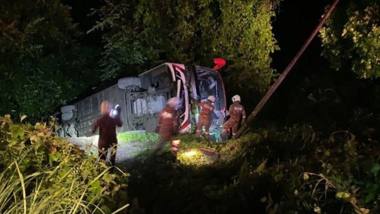 Tragic Bus Accident in Lahad Datu: Express Bus Skids into Ravine 1 Tragic Bus Accident in Lahad Datu Express Bus Skids into Ravine
