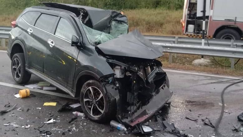 Tragic Collision on Jalan Lundu-Bau Sends Teen Girl and Woman to Lundu Hospital 1 Tragic Collision on Jalan Lundu-Bau Sends Teen Girl and Woman to Lundu Hospital