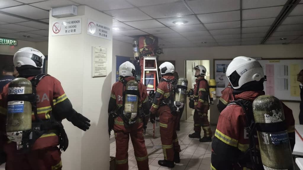 Firefighters Prevent Major Blaze at Kuching Port Authority Office 1 Firefighters Prevent Major Blaze at Kuching Port Authority Office