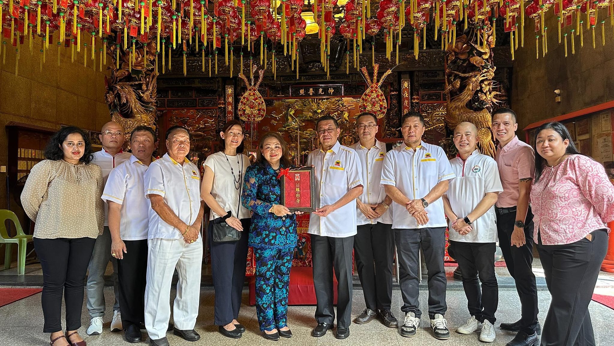 Kuching's Charitable Trust Welcomes New UNIFOR Director Datuk Georgina Apphia Ngau with Temple Visits 1 Kuching's Charitable Trust Welcomes New UNIFOR Director Datuk Georgina Apphia Ngau with Temple Visits