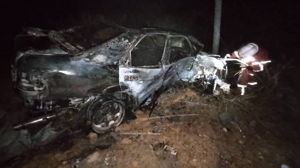 Miraculous Rescue: Driver Escapes Fiery Crash in Miri 1 Miraculous Rescue Driver Escapes Fiery Crash in Miri