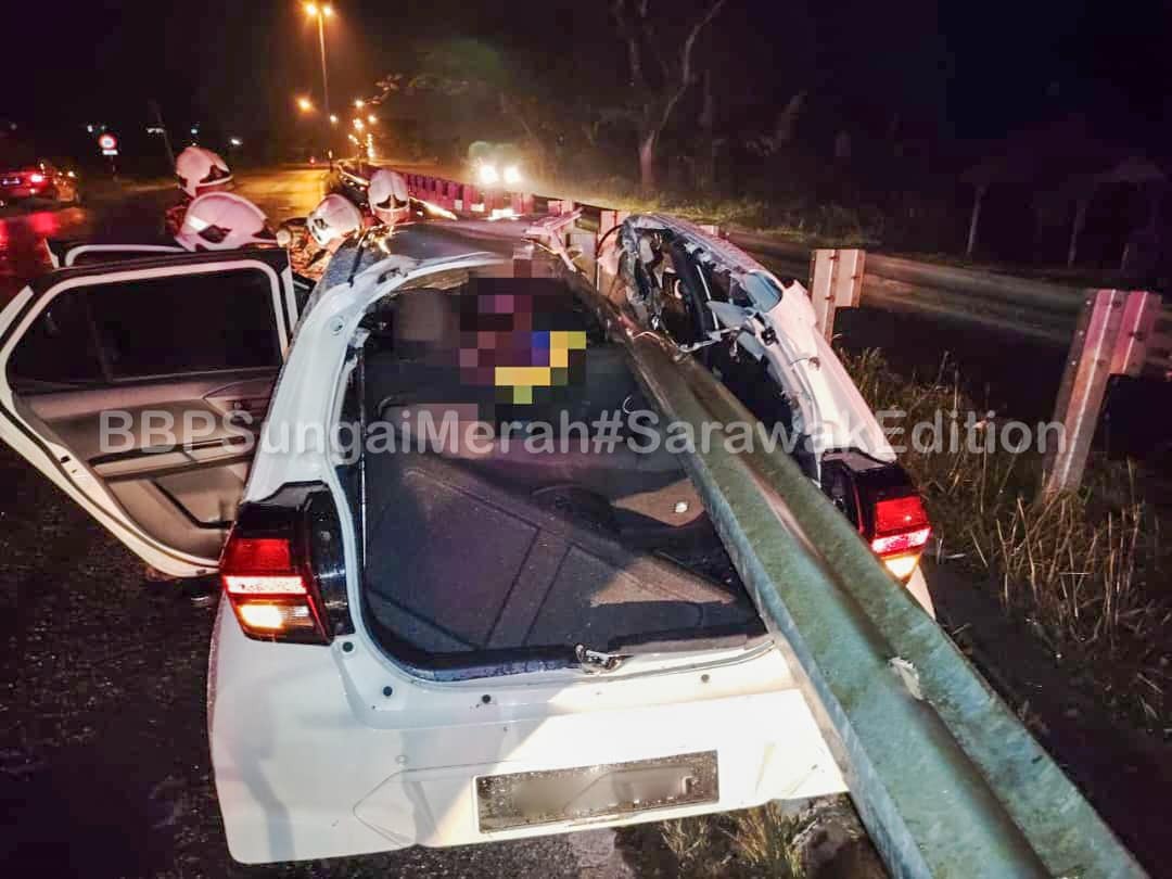 Sibu Man Miraculously Survives Perodua Axia Crash at Batu 6, Jalan Tunku Abdul Rahman 1 Sibu Man Miraculously Survives Perodua Axia Crash at Batu 6, Jalan Tunku Abdul Rahman / Photo Credit: Sarawak Edition