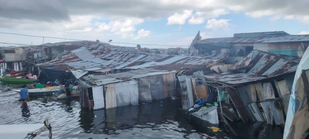 Catastrophe in Semporna: 30 Houses Collapse into Water Village 1 Catastrophe in Semporna 30 Houses Collapse into Water Village