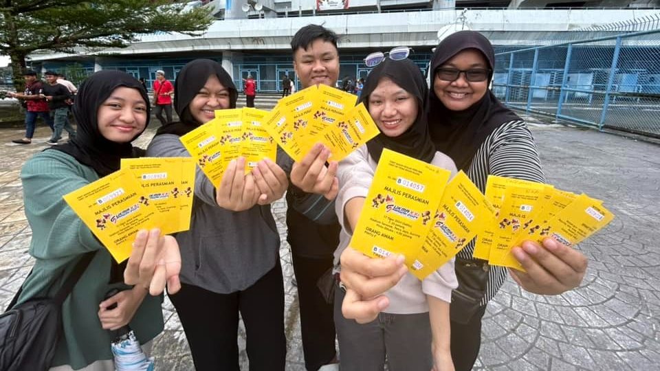 Excitement Builds as Fans Line Up at 3 AM for Sukma 2024 Tickets 1 Excitement Builds as Fans Line Up at 3 AM for Sukma 2024 Tickets