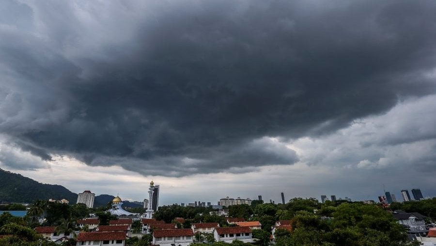 Heavy Rain and Strong Winds Expected to Lash Bintulu and Miri Until Afternoon Today