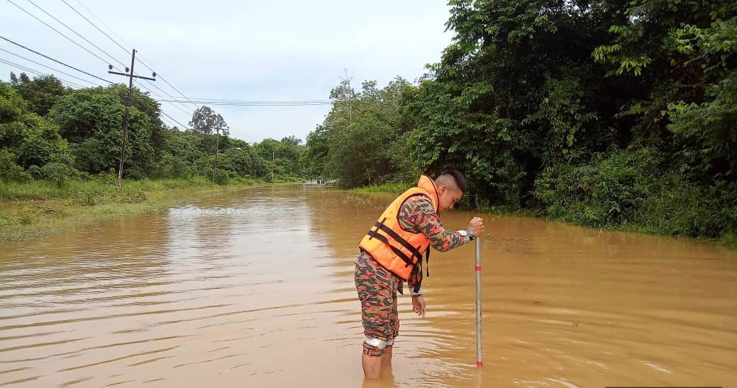 Kanowit Road Still Flooded, Water Level Continues to Rise: Residents Urged to Stay Alert 1 Kanowit Road Still Flooded, Water Level Continues to Rise Residents Urged to Stay Alert