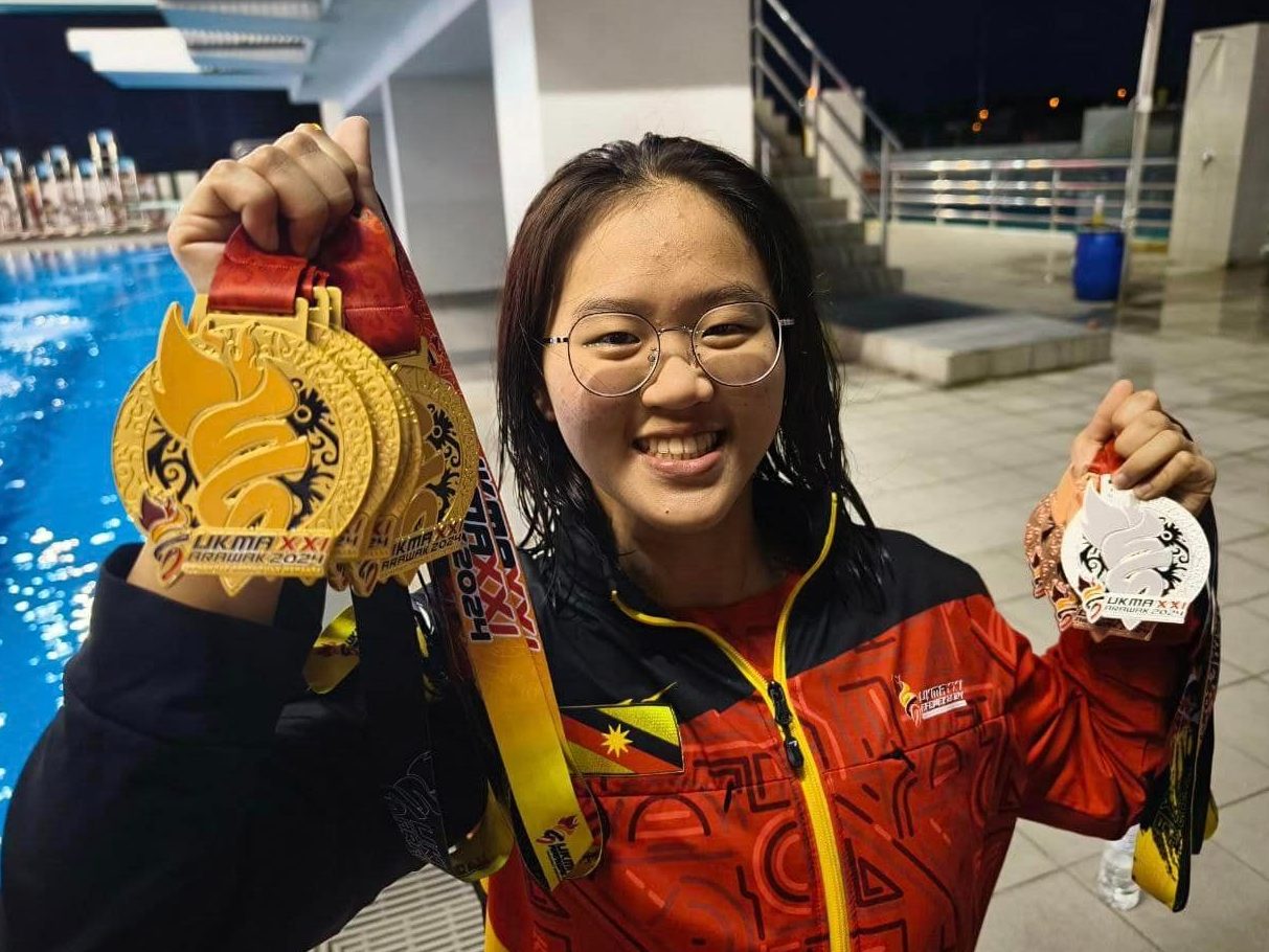 Kelly Yao: Sarawak's New Swimming Queen Shines with Six Gold Medals Worth RM90,000 at SUKMA 1 Kelly Yao: Sarawak's New Swimming Queen Shines with Six Gold Medals Worth RM90,000 at SUKMA / Photo Credit - HERRIEY NAHA